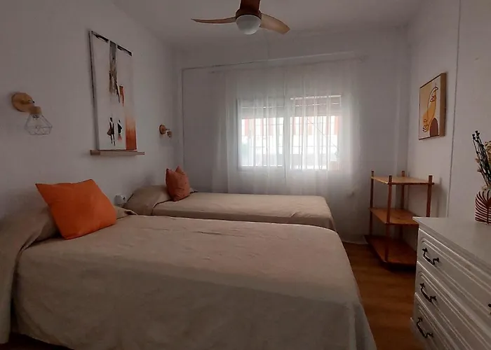 Familiar Primera Linea De Playa بينايدورم